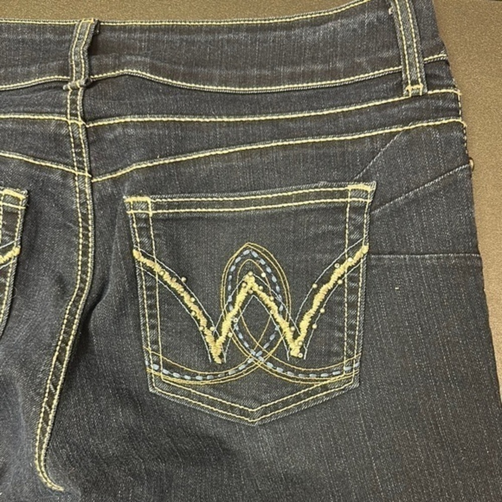 8. Wrangler women’s dark wash embroidered pockets boot cut size 9/10 x 36